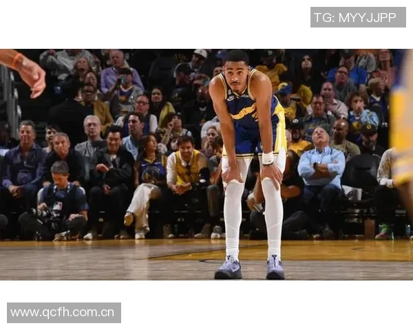 曼恩半场表现惊艳五投全中三分两中助球队取得领先